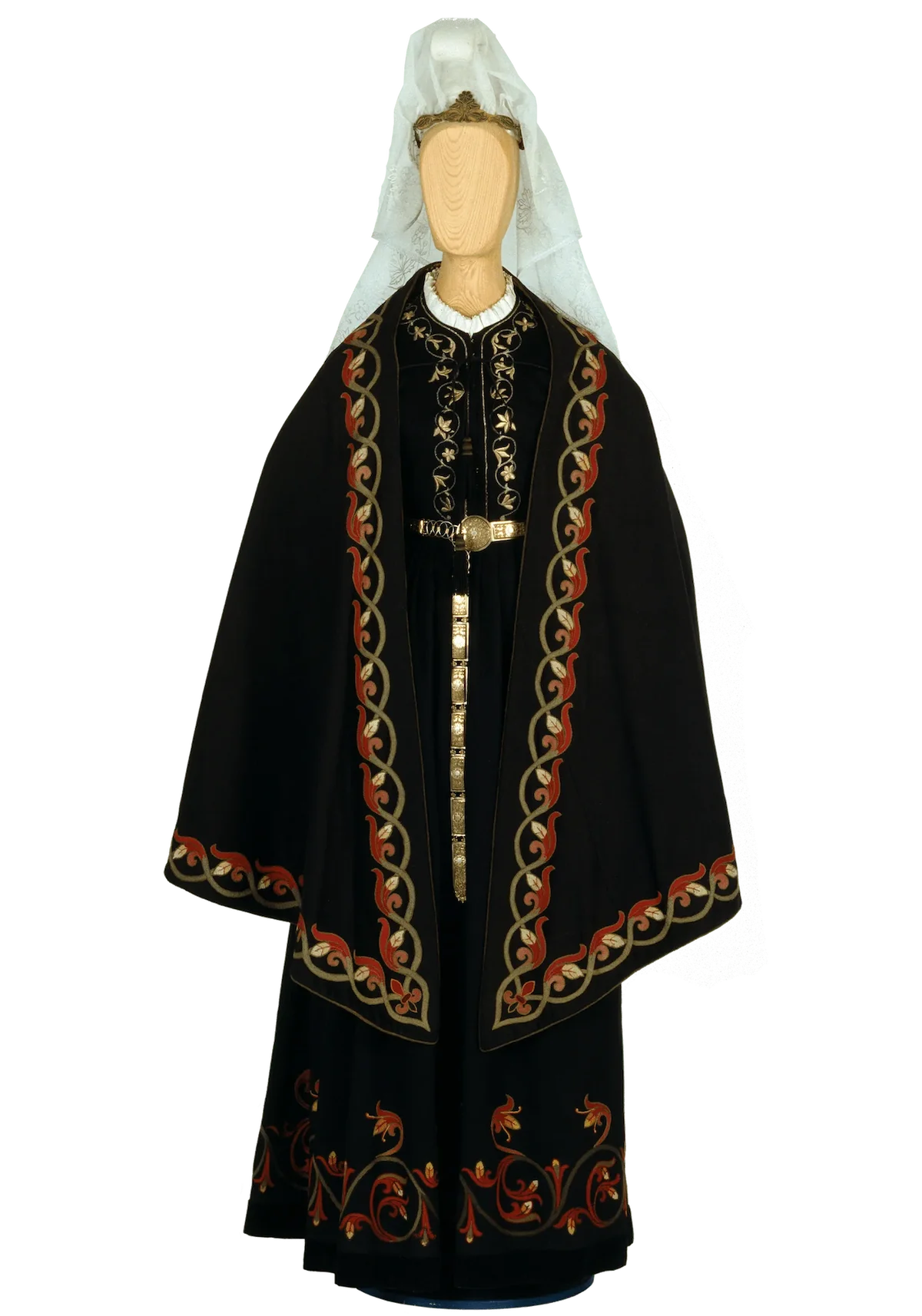 节日礼服(skautbúningur)