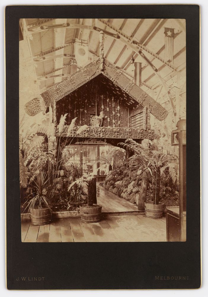 Te Tākinga pātaka(雕饰储藏屋)