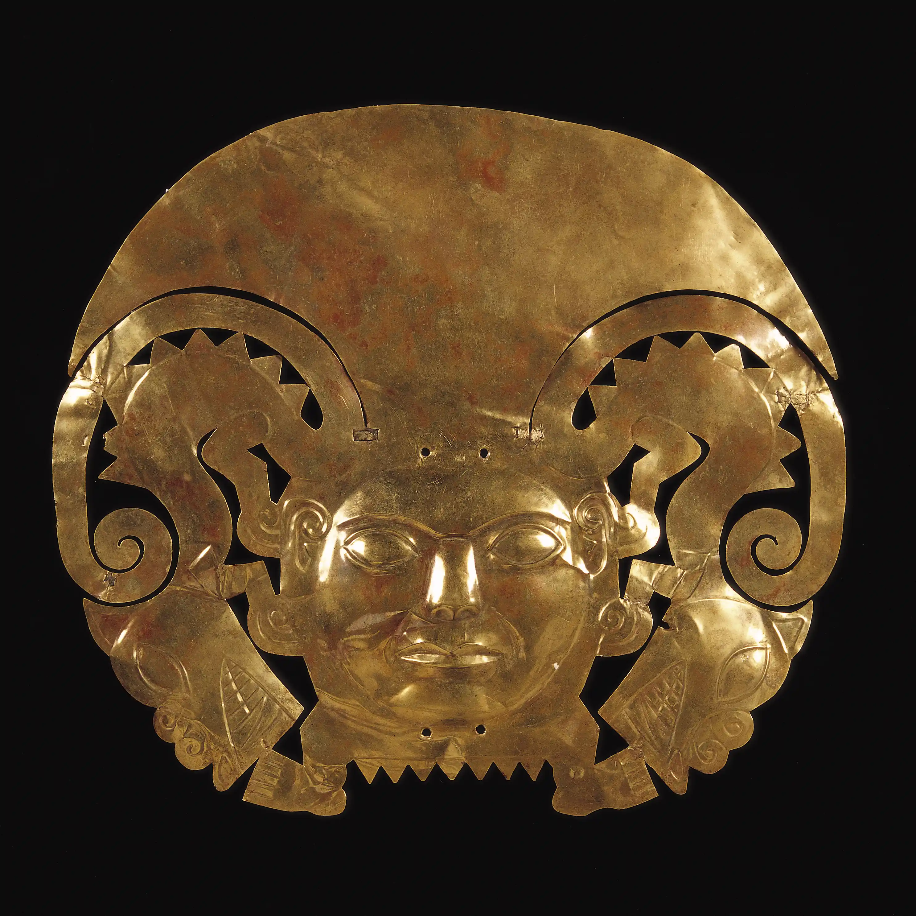 莫切14K金头饰前额饰件,饰龙纹(Adorno Frontal de Oro Mochica)
