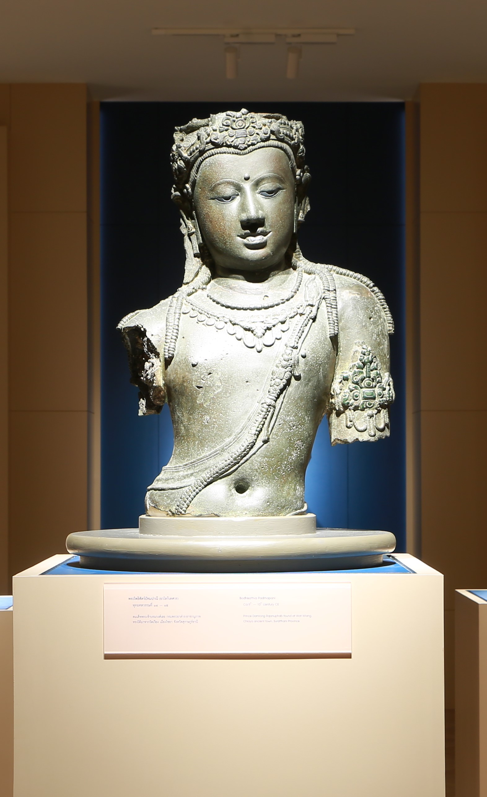 观世音菩萨(莲花手)上半身