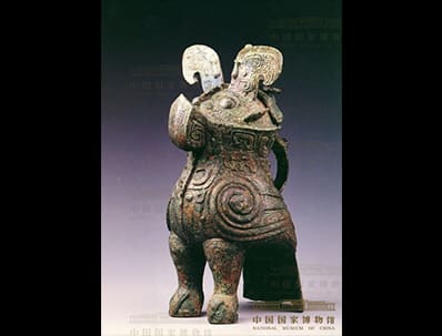 “妇好”鸮形铜尊（盛酒器）