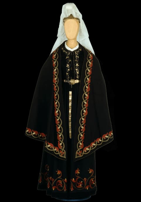 节日礼服（skautbúningur）