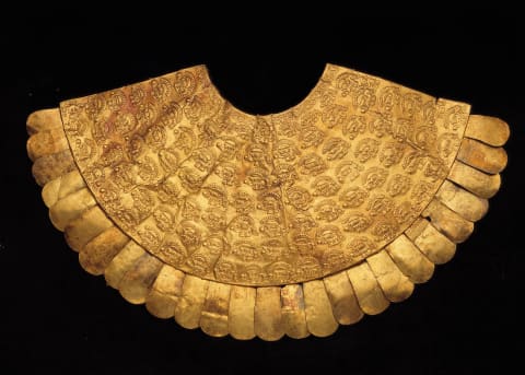 奇穆金质胸饰（Pectoral de Oro Chimú）